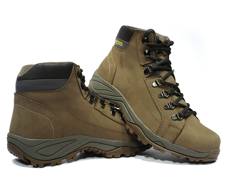 Bota Outdoor Scorpion color arena para hombre - 2706
