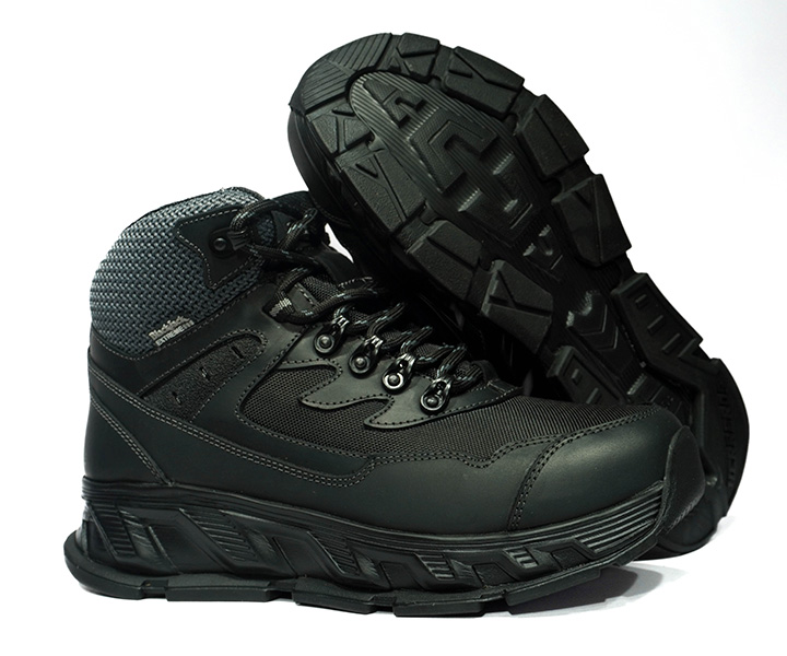 Bota Outdoor Arkano color negro para hombre - 2900