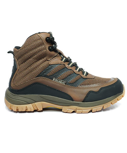 Bota outdoor River color pardo para hombre